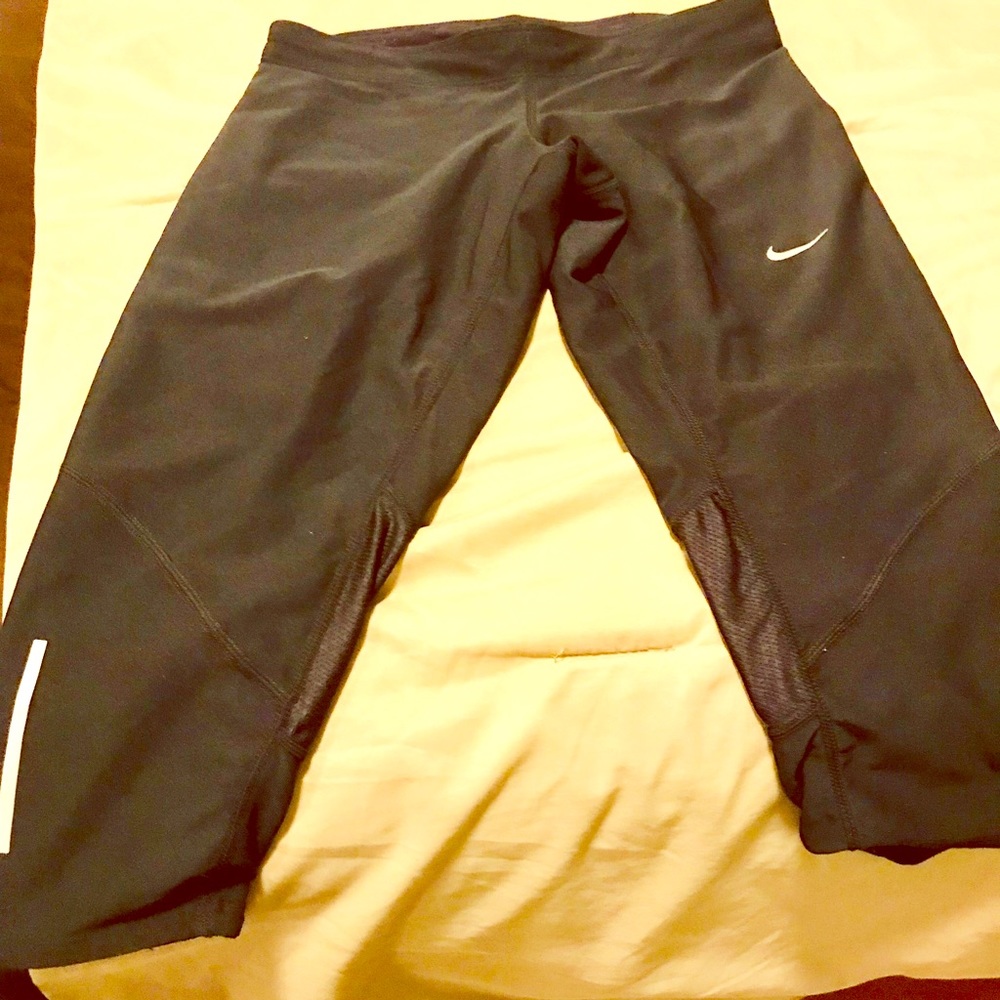 Black nike dri-fit capris - Size S